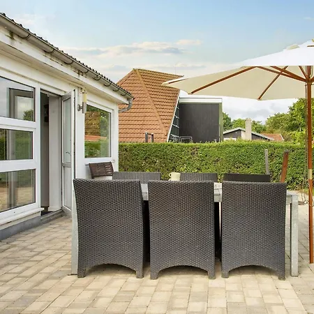 7 Person In Bjert-by Traum *